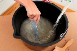 Proces prípravy lepidla na tapety