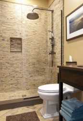 Pierre décorative dans la salle de bain