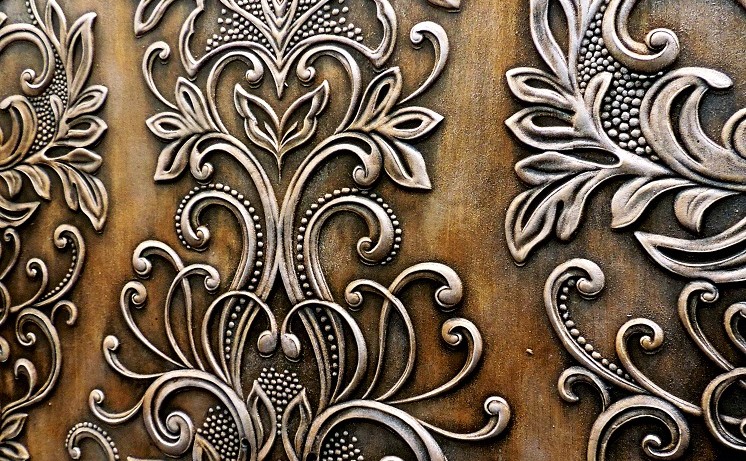 papier peint lyncrust sur le mur