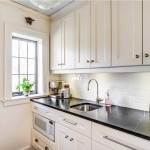 photo à l'intérieur d'une petite cuisine