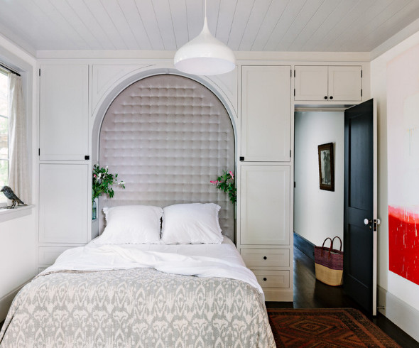 conception d'un petit espace chambre près de la porte