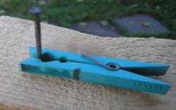 comment marteler un clou 2