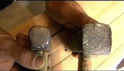 comment marteler un clou 6