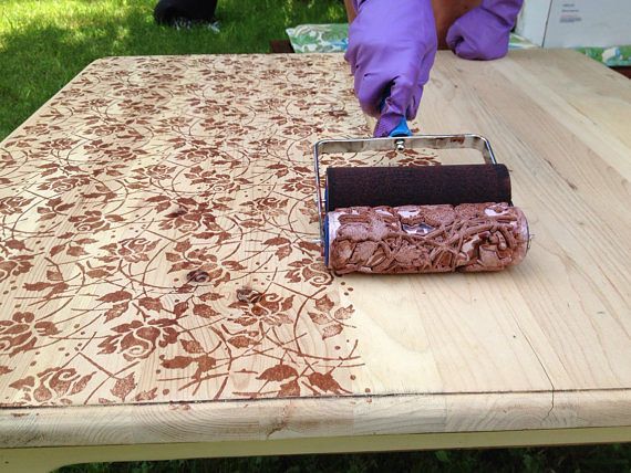 rouleau de peinture en relief