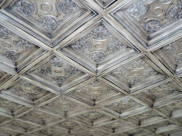 8 conseils pour choisir et coller des carreaux de plafond en polystyrène 8 conseils pour choisir et coller des carreaux de plafond en polystyrène