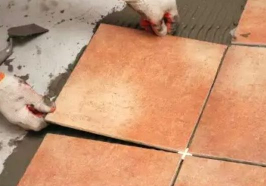 Pose de carreaux de porcelaine
