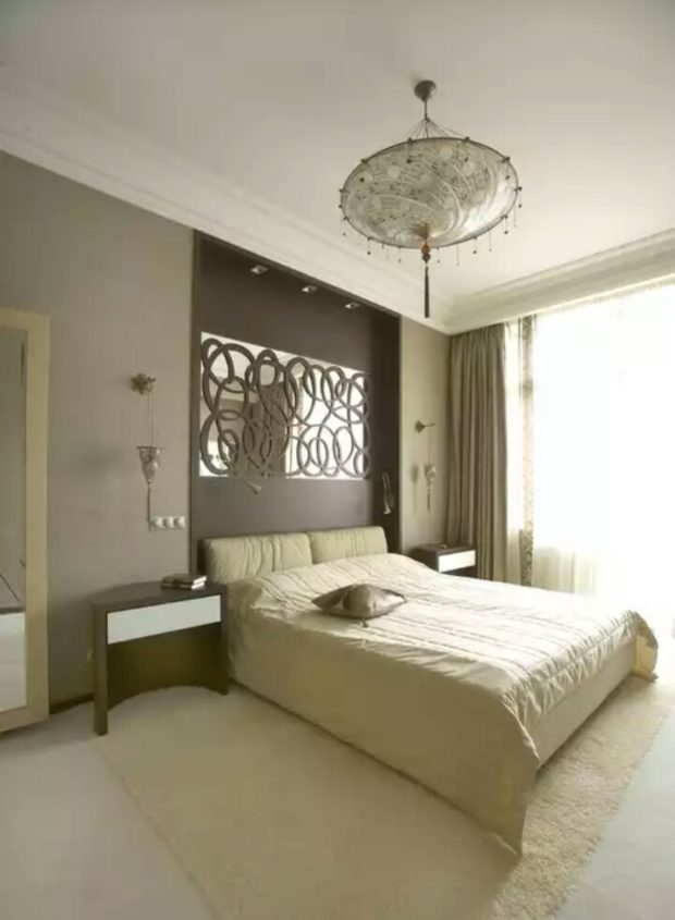 Niche avec un panneau miroir