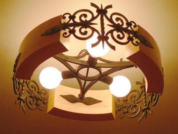 Comment choisir un lustre en bois - 9 conseils pour choisir