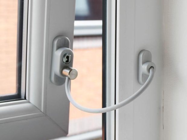 11 accessoires pour fenêtres en plastique 11 accessoires pour fenêtres en plastique