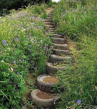 Escalier en vieux pneus
