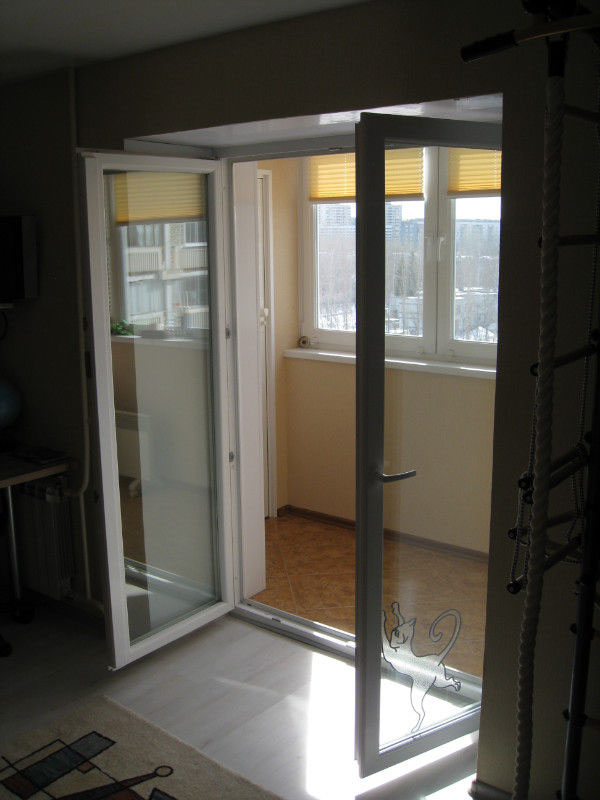 porte de balcon à charnière