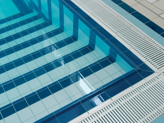 piscine béton carrelée