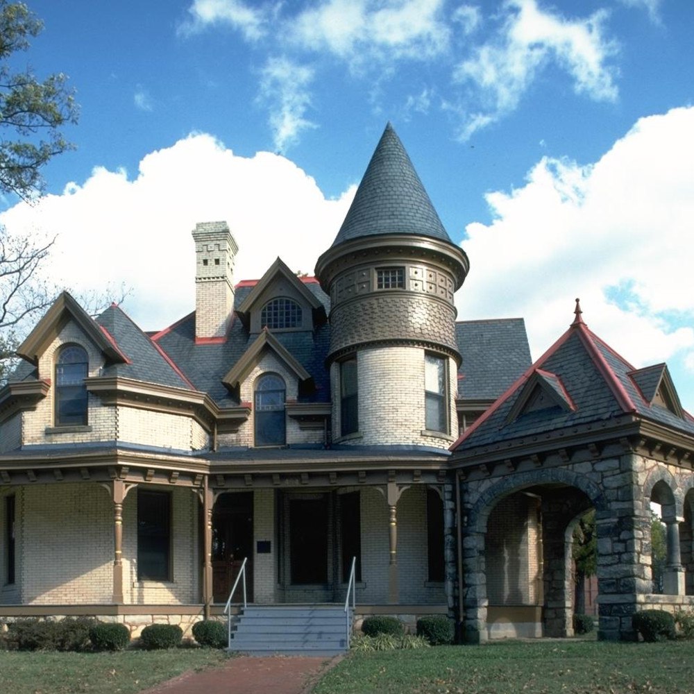 maison privée dans un style château