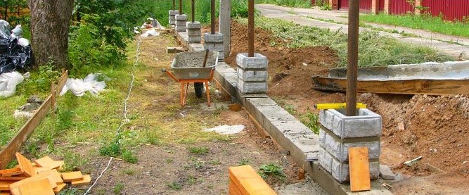 blocs décoratifs pour l'installation de la clôture 2