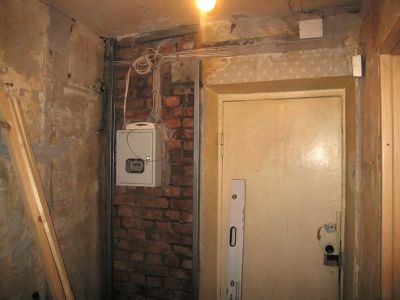 travaux de démolition dans le couloir