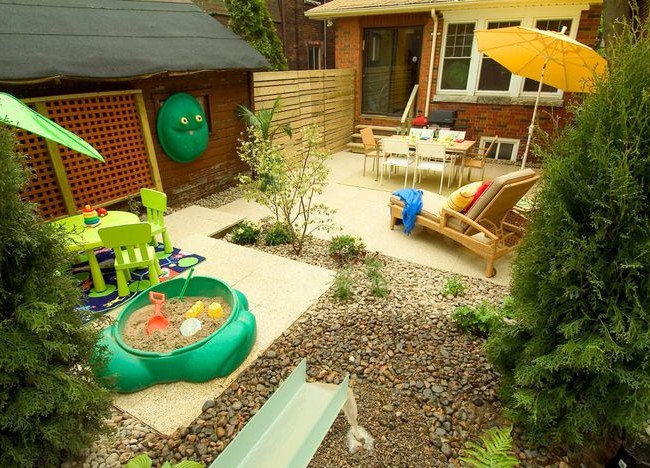 aire de jeux dans une petite zone