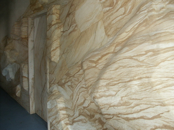 pierre flexible pour murs dans le hall d'entrée 2