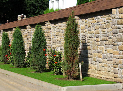 clôture en pierre pour le site