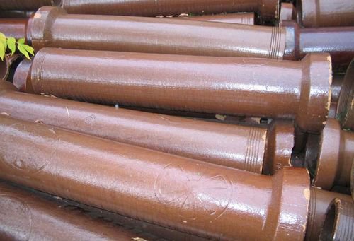 tuberías de alcantarillado al aire libre