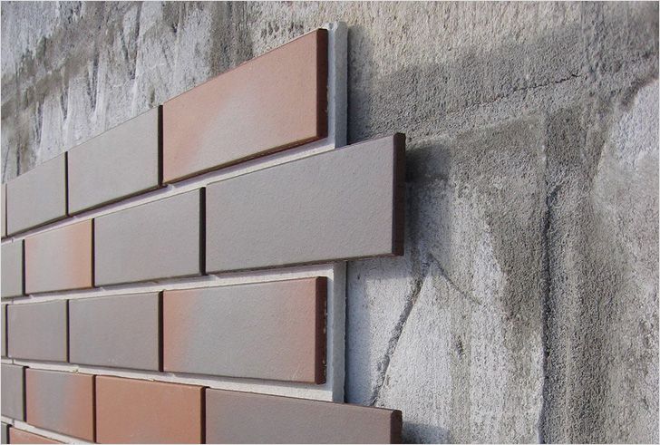 panneaux thermiques en clinker pour la façade de la maison