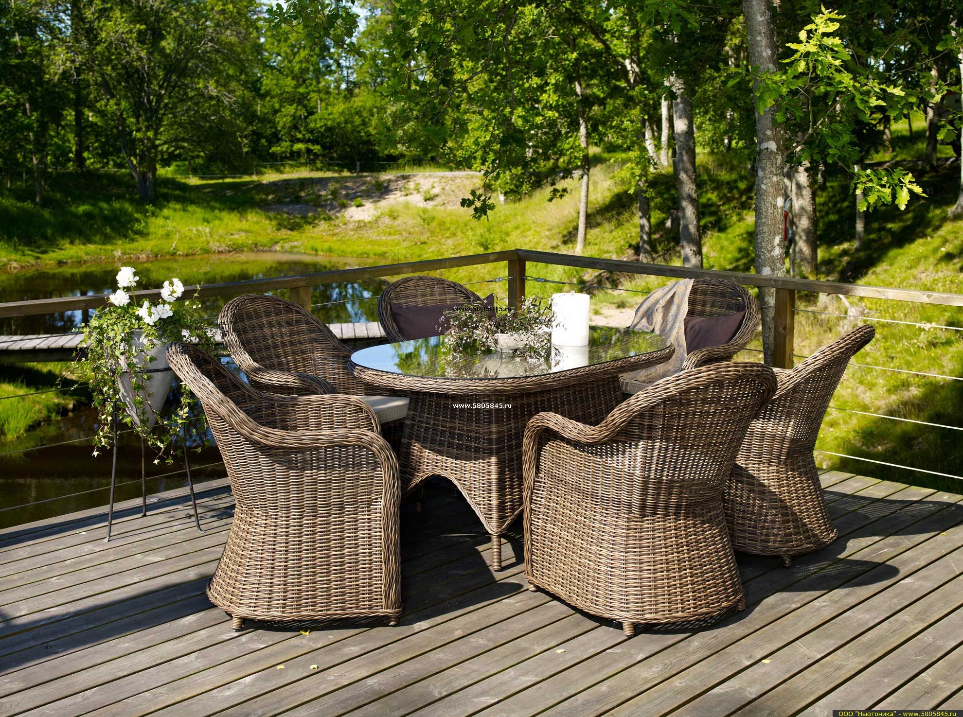 chaise en faux rotin