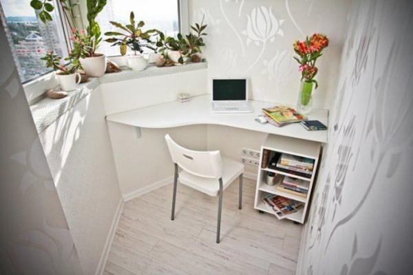 revêtement de sol stratifié sur le balcon