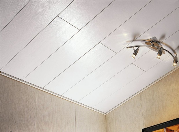 plafond en panneaux mdf dans la chambre