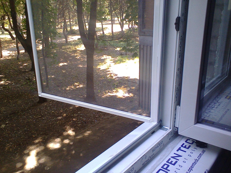 moustiquaire à charnière