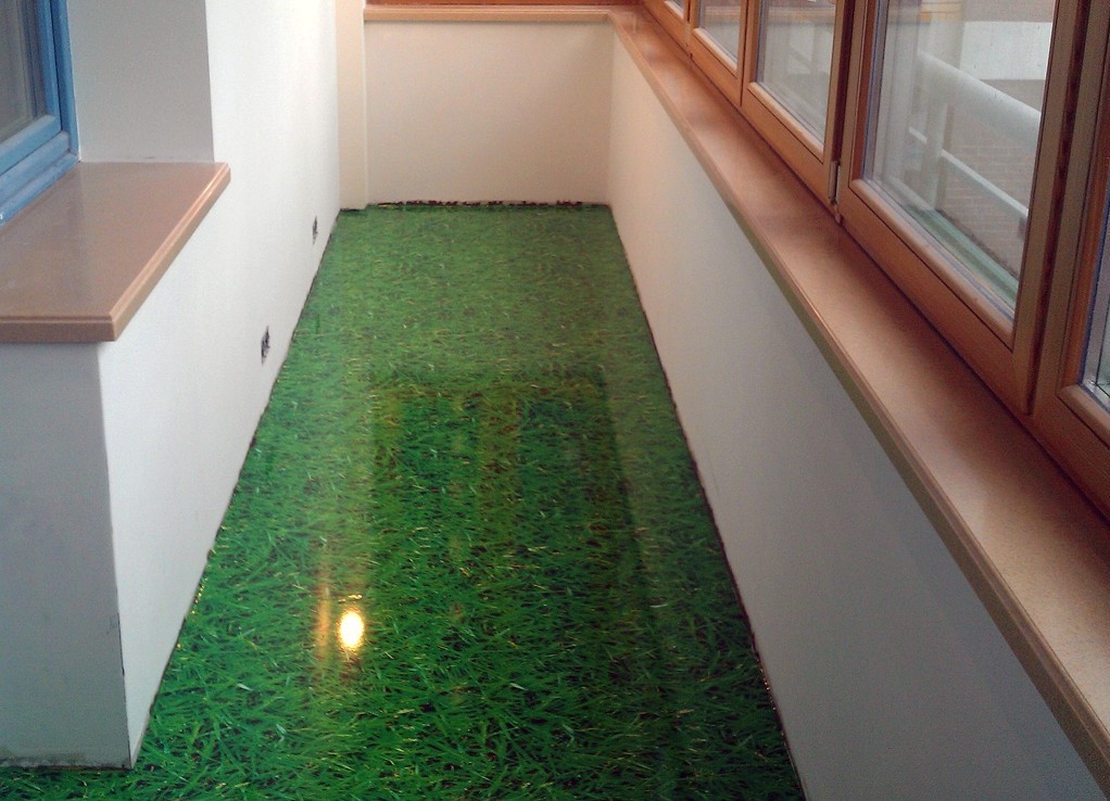 planchers en vrac sur le balcon