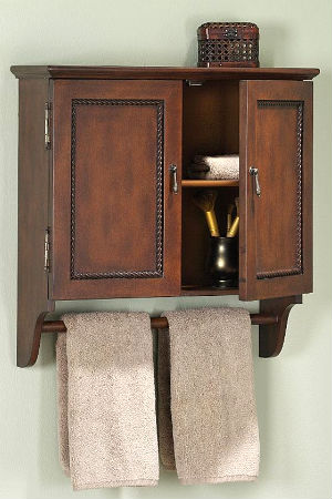 armoire murale dans la salle de bain