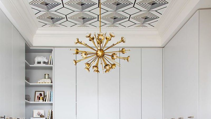 papier peint au plafond dans la cuisine