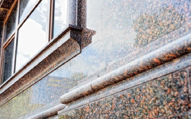 décoration de façade en granit