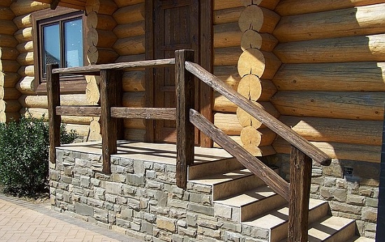 balustrade de porche en bois