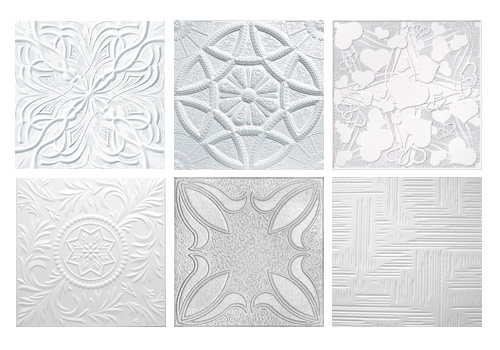 dalles de polystyrène pour le plafond dans le couloir