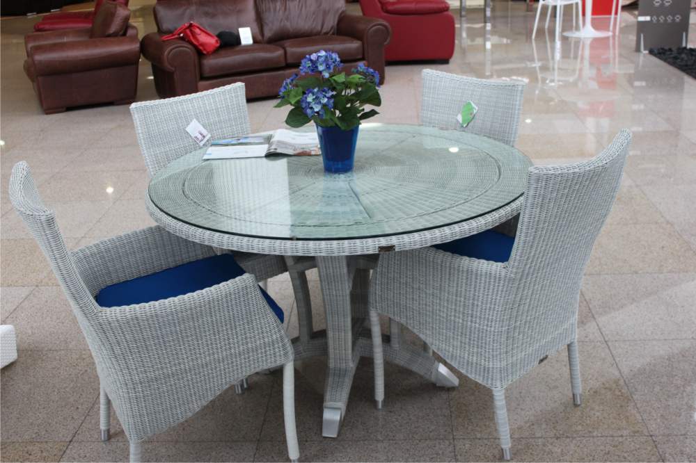 table à manger en rotin