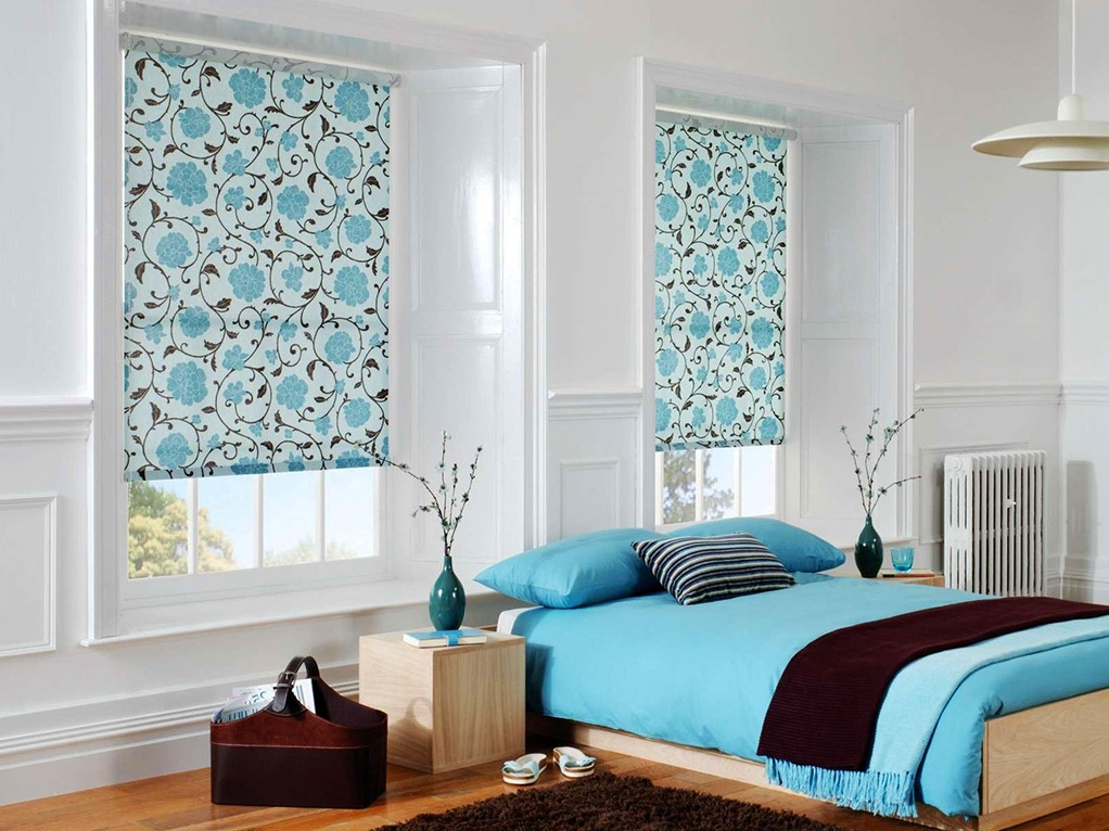 stores enrouleurs sur fenêtres en plastique 2