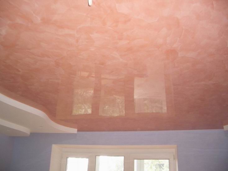 stuc au plafond dans la pépinière