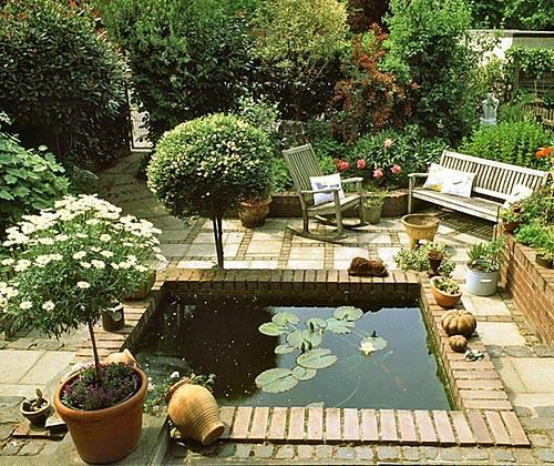 étang dans une petite zone